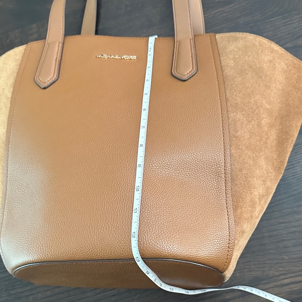 Michael Kors Portia Tote Leather and Suede - Picture 16 of 17